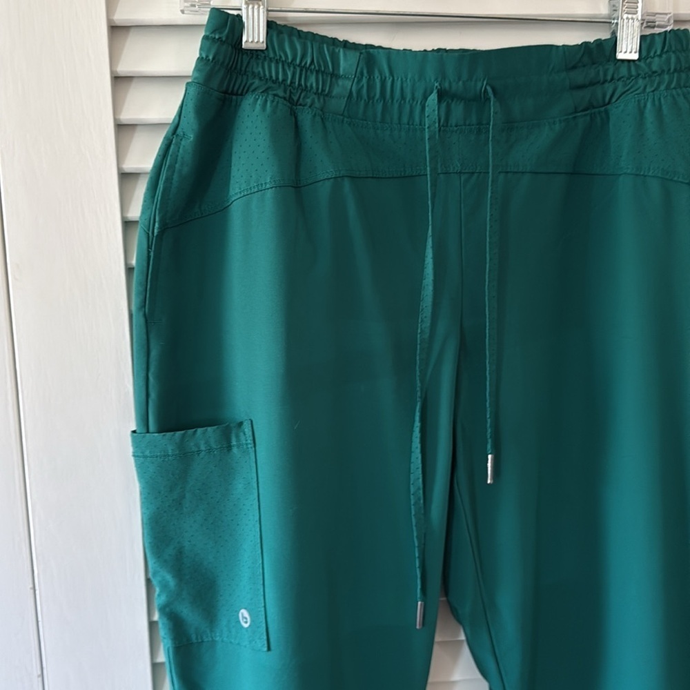 BARCO ONE boost jogger scrub pants size medium hunter green NWOT - Picture 2 of 4